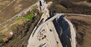 Geniş Otoyol Yeni Yol İnşaat Küçük Köy Kırsal Bölge Doğu Avrupa İnsansız Hava Aracı