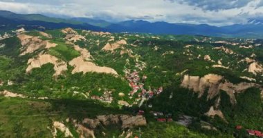 Canlı Hava Sahnesi Melnik Bulgaristan Pirin Dağı Sırası Clay Erosion Hills Yaz Günü Drone 'u