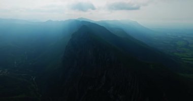 Yavaş Yükselen Yükseklik Dağ Zirvesi Bulutları Derinlik Yağmuru Hava Aracı