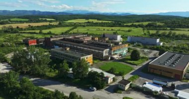 Kağıt Geri Dönüşüm Fabrikası Kırsal Arazi Arazi Depoları Hava İHA 'ları Sahnenin Üzerinde Uçuyor