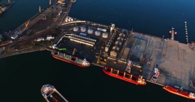 Kargo Limanı Sios Nakliye Deposuna Büyük Gemiler Boşaltılıyor Karadeniz İHA 'sı