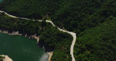 Geniş Nehir Havzasına Bakan Kavisli Yol Güneşli Gün Balıkçılık Vucha Bulgaristan Kamp İnsansız Hava Aracı