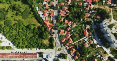 Boş Vagonla Traktör Döner kavşaktan sonra ana yola katılıyor.