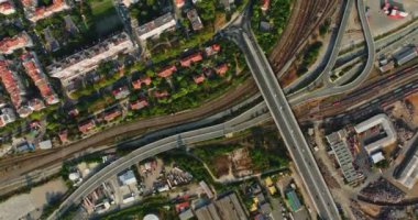 Modern Mahalle Sanayi Bölgesi Demiryolu Altyapısının karşısında Tepesinden Aşağıya Yüksek İrtifa Dronu Vuruldu