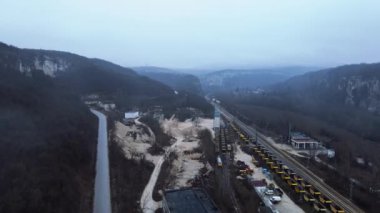 Endüstriyel Kömür Fabrikası Terk Edilmiş Sovyet Doğu Avrupa Yavaş İHA 'yı Açığa Çıkardı