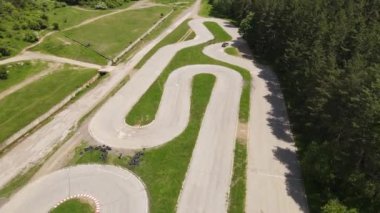 Yüksek Yarış Arabası Yarış pisti Drone 'una Uzak Atış