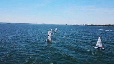 Sonsuz Deniz Dalgaları İçin Uçuşun Kapanışı Yaz Limanları Gemi Arkaplanı Drone 'u