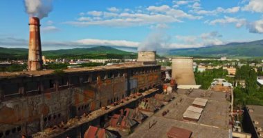 Bulgaristan 'ın Pernik kentindeki Güçlendirilmiş Yıpranmış Enerji Santralinin Çatısı, Doğu Avrupa İHA' yı Hâlâ Vuruyor
