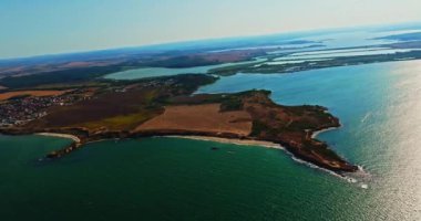 Fpv Drone Karadeniz Kıyısı Geniş Hava Görüntüsü Bulgar Sahil Kıyısı Vibrant Burgaz Denizi Gözlerden uzak Sahil Sahili