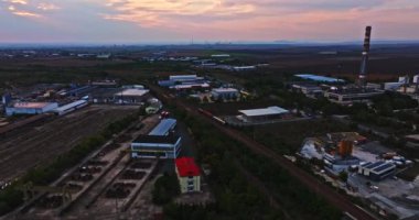 Banliyö Endüstriyel Alanından Çıkan Tren Uzak Burgaz 'daki Küçük Köye Gidiyor Bulgaristan Hava İndirme İniş Artırıyor