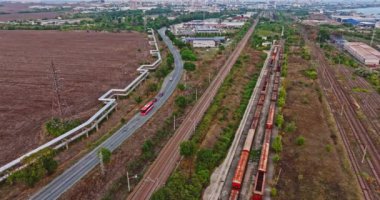 Yıpranmış Kenar Mahalle Kenar Mahallesi Meşgul Büyük Deniz Kenarı Tren Sistemleri Deposu Hava Sabit Uçağı Uçağı
