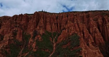Soğuk Hava Dağı Sırtı Tundra Erozyon Uzaklaştırma İHA 'sı Havadan Yükseliyor