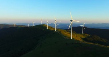 Bulgaristan 'ın merkezinde Yeşil Enerji Üretim Üretim Türbinleri Bağlandı