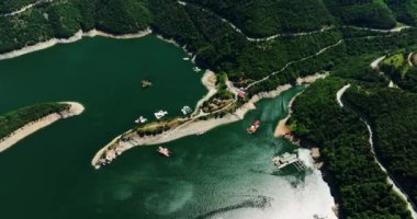 Meandre Nehri Eğri Dağ Yolu Villa Kamp Bölgesi Işık Yansımaları Hava Yörüngesi Dronu