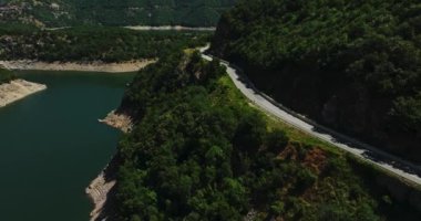 Pürüzlü Arazi Ormanı Nehir Alanındaki Modern Altyapı Rodoplu Dağ Aralığı Bulgaristan İnsansız Hava Aracı