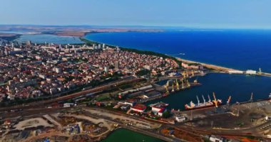 Burgaz Şehri Treninin Canlı Hava Panoraması Sakin Dalgalar Yüksek İrtifa İHA 'sı