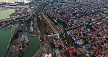 Burgaz Limanı Bulgaristan 'da Canlı Sabah Tramvay İstasyonu İnsansız Hava Filmine Yakınlaş
