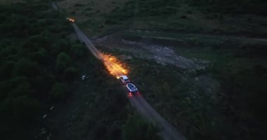 SUV Gece Offroad Taşıma Teknesi Kamp Seyahati Tatil Uçağı Takip Aracı