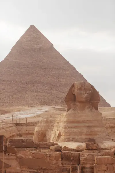 Сфинкс Большая Пирамида Гизы Хуфу Некоторые Дороги Вокруг Стоковое Изображение