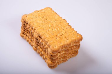 Ekmek krakerleri beyaz arkaplanda izole