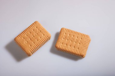 Beyaz arka plan üzerinde izole birkaç kurabiye