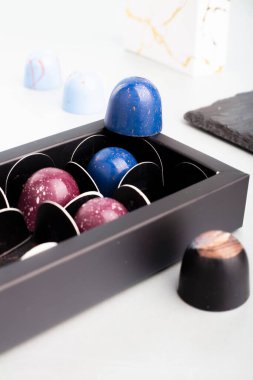 Özel el yapımı çikolatalar. Çikolatacı için ürün konsepti