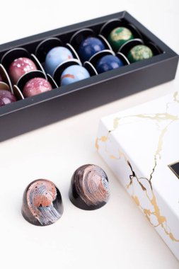 Özel el yapımı çikolatalar. Çikolatacı için ürün konsepti