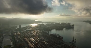 Çin 'in Shenzhen şehrindeki Yantian konteyner terminalinin hava görüntüsü.