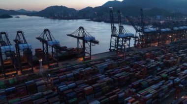 Çin 'in Shenzhen şehrindeki Yantian konteyner terminalinin hava görüntüsü.