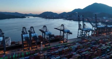 Çin 'in Shenzhen şehrindeki Yantian konteyner terminalinin hava görüntüsü.