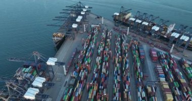 Çin 'in Shenzhen şehrindeki Yantian konteyner terminalinin hava görüntüsü.