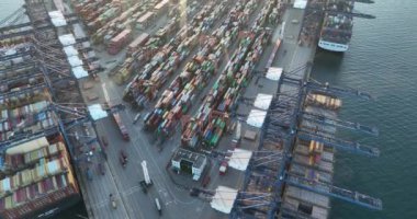 Çin 'in Shenzhen şehrindeki Yantian konteyner terminalinin hava görüntüsü.