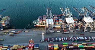 Çin 'in Shenzhen şehrindeki Yantian konteyner terminalinin hava görüntüsü.