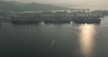 Çin 'in Shenzhen şehrindeki Yantian konteyner terminalinin hava görüntüsü.