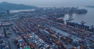 Çin 'in Shenzhen şehrindeki Yantian konteyner terminalinin hava görüntüsü.