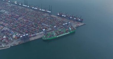 Çin 'in Shenzhen şehrindeki Yantian konteyner terminalinin hava görüntüsü.