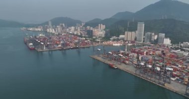 Çin 'in Shenzhen şehrindeki Yantian konteyner terminalinin hava görüntüsü.