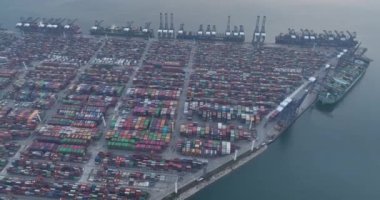 Çin 'in Shenzhen şehrindeki Yantian konteyner terminalinin hava görüntüsü.