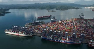 Çin 'in Shenzhen şehrindeki Yantian konteyner terminalinin hava görüntüsü.