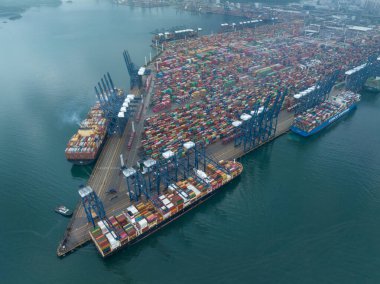 Shenzhen, Çin - 2022 Çemberi: Çin 'in Shenzhen kentindeki Yantian limanındaki hava manzarası