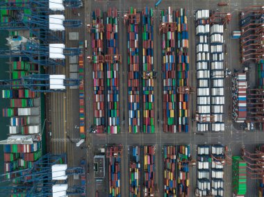 Shenzhen, Çin - 2022 Çemberi: Çin 'in Shenzhen kentindeki Yantian limanındaki hava manzarası