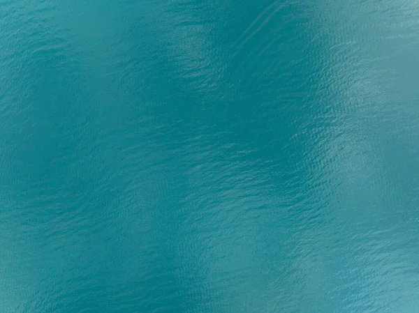海浪表面无人机鸟图 — 图库照片
