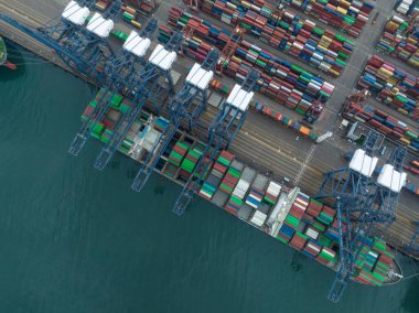 Shenzhen, Çin - 2022 Çemberi: Çin 'in Shenzhen kentindeki Yantian limanındaki hava manzarası