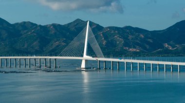 Shenzhen, Çin - 2022 Çemberi: Shenzhen şehrindeki inşaat alanı ve manzaranın havadan görünüşü