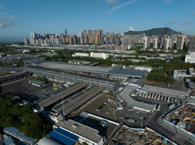 Shenzhen, Çin - 2022 Çemberi: Shenzhen şehrindeki inşaat alanı ve manzaranın havadan görünüşü