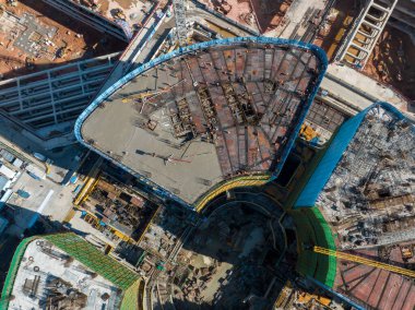 Shenzhen, Çin - 2022 Çemberi: Shenzhen şehrindeki inşaat alanı ve manzaranın havadan görünüşü