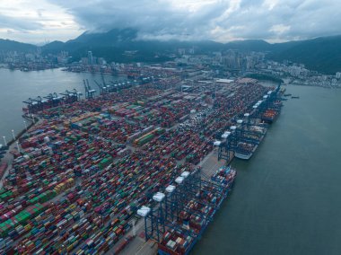 Shenzhen, Çin - 2022 dolaylarında Çin 'in Shenzhen kentindeki Yantian uluslararası konteyner terminalinin havadan görünüşü