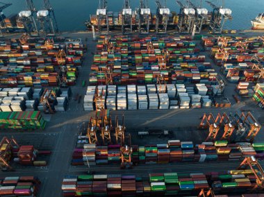 Shenzhen, Çin - 2022 dolaylarında Çin 'in Shenzhen kentindeki Yantian uluslararası konteyner terminalinin hava görüntüleri