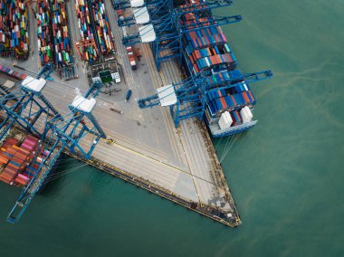 Shenzhen, Çin - 2022 dolaylarında Çin 'in Şenzen şehrindeki Yantian limanının manzarası