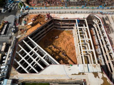 Shenzhen, Çin - 2022 Çemberi: Shenzhen şehrindeki inşaat alanı ve manzaranın havadan görünüşü